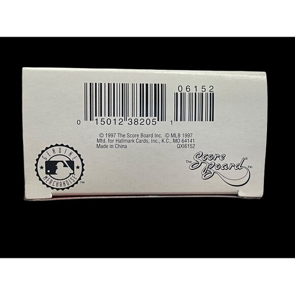 1997 Hallmark Keepsake Ornament At The Ballpark Hank Aaron With Trading Card - Picture 6 of 6